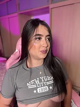 Snapshot of Emiily_Moore1 chatting on February 18, 2026, 11:01 pm Emiily Moore1 online show from February 18, 2026, 11:01 pm