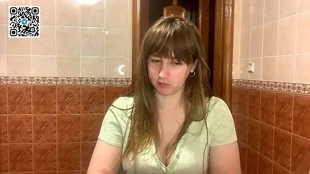 MaroonMoon  online show from December 5, 2025, 9:01 pm