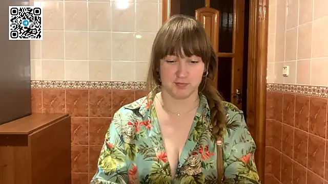 MaroonMoon  online show from November 26, 2025, 8:42 pm