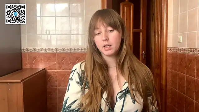 MaroonMoon  online show from October 17, 2025, 9:34 am