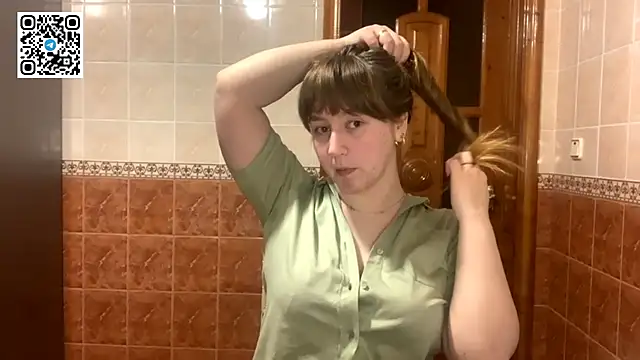 MaroonMoon  online show from December 15, 2025, 8:58 pm