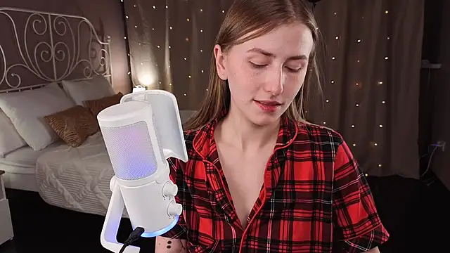 VesperaCeleste online show from November 12, 2025, 5:44 am