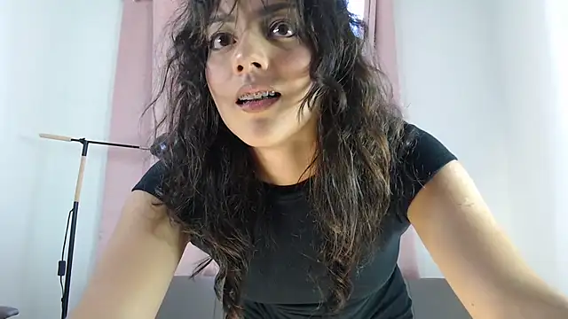 WendySuns  online show from September 13, 2025, 9:04 pm