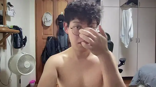 Passionatetwink2 online show from October 14, 2025, 11:11 am