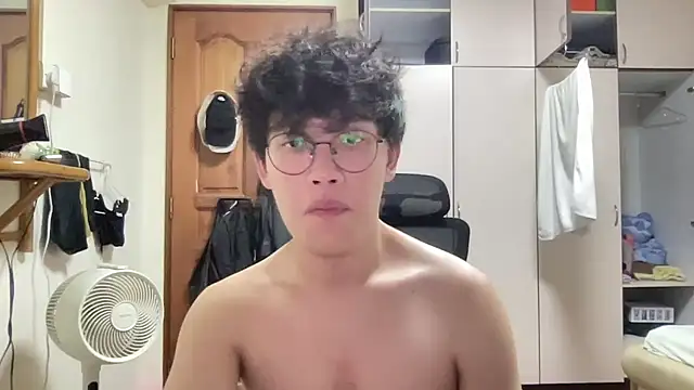 Passionatetwink2 online show from November 7, 2025, 11:48 am