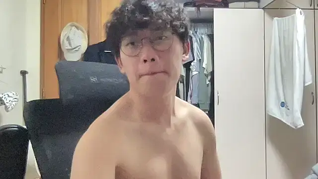 Passionatetwink2 online show from March 6, 2026, 10:43 am