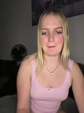 Snapshot of DieBlondeHannah chatting on October 16, 2025, 5:21 pm DieBlondeHannah online show from October 16, 2025, 5:21 pm