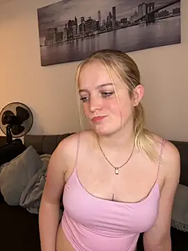 Snapshot of DieBlondeHannah chatting on October 11, 2025, 1:34 pm DieBlondeHannah online show from October 11, 2025, 1:34 pm