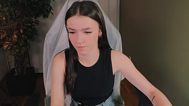 E l i z e  online show from October 24, 2025, 5:39 am