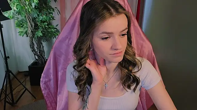 Snapshot of E_l_i_z_e_ chatting on April 7, 2026, 5:20 am E l i z e online show from April 7, 2026, 5:20 am