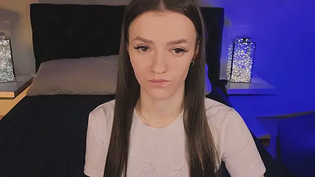 Snapshot of E_l_i_z_e_ chatting on March 17, 2026, 5:10 am E l i z e online show from March 17, 2026, 5:10 am