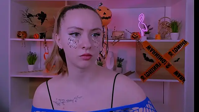 Snapshot of mila_glow1 chatting on November 2, 2025, 9:25 am mila glow1 online show from November 2, 2025, 9:25 am