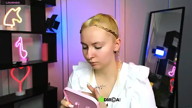 mila glow1 online show from December 17, 2025, 7:30 pm