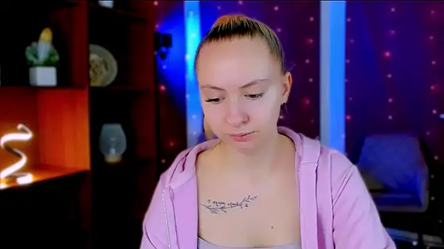 Snapshot of mila_glow1 chatting on February 25, 2026, 6:13 am mila glow1 online show from February 25, 2026, 6:13 am