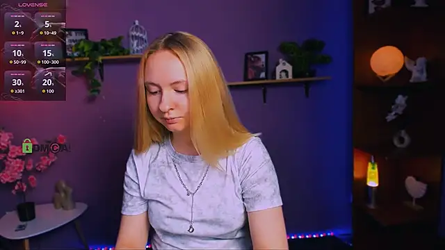 Snapshot of mila_glow1 chatting on May 8, 2026, 7:06 pm mila glow1 online show from May 8, 2026, 7:06 pm