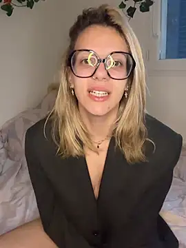 Snapshot of DouceAngela69 chatting on March 3, 2026, 5:53 pm DouceAngela69 online show from March 3, 2026, 5:53 pm