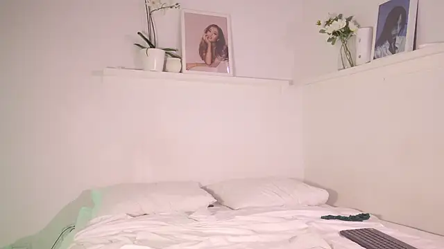 Snapshot of sweettener_ chatting on October 20, 2025, 12:17 pm sweettener online show from October 20, 2025, 12:17 pm