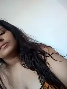 lauramartins7 online show from January 8, 2026, 8:15 pm