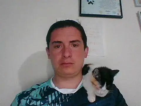 Snapshot of mickseb89 chatting on October 8, 2025, 10:43 pm mickseb89 online show from October 8, 2025, 10:43 pm