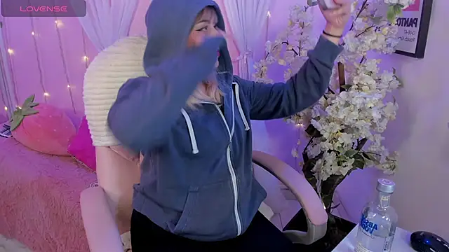 Jenny Wolridge  online show from February 10, 2026, 12:09 am