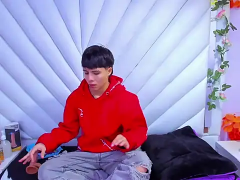 Snapshot of Bruno_Cruzz chatting on October 31, 2025, 2:30 am Bruno Cruzz online show from October 31, 2025, 2:30 am