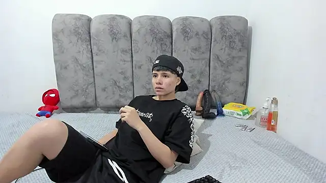 Bruno Cruzz online show from June 19, 2026, 2:17 am