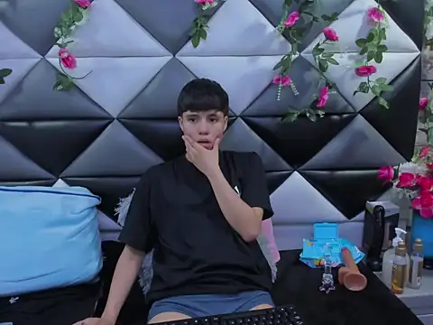 Snapshot of Bruno_Cruzz chatting on November 8, 2025, 4:05 am Bruno Cruzz online show from November 8, 2025, 4:05 am