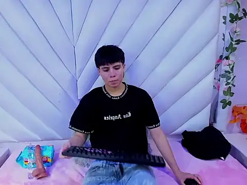 Snapshot of Bruno_Cruzz chatting on October 21, 2025, 2:33 am Bruno Cruzz online show from October 21, 2025, 2:33 am