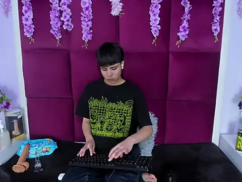 Snapshot of Bruno_Cruzz chatting on October 30, 2025, 2:21 am Bruno Cruzz online show from October 30, 2025, 2:21 am