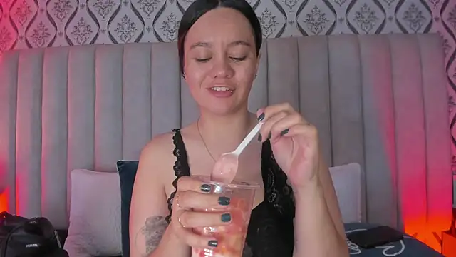 Sky Junne online show from April 10, 2026, 3:41 pm