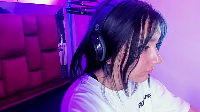 sophiievv online show from April 30, 2026, 5:09 pm