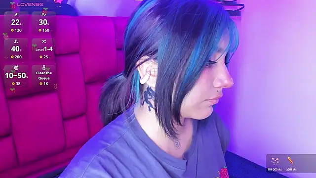 sophiievv online show from April 22, 2026, 7:42 pm