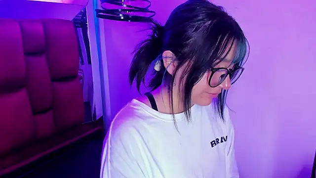 sophiievv online show from April 30, 2026, 8:57 pm