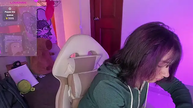 sophiievv online show from December 14, 2025, 6:24 pm