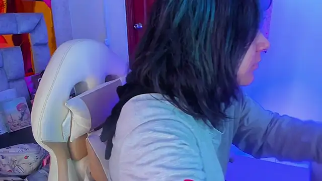 sophiievv online show from February 23, 2026, 7:58 pm