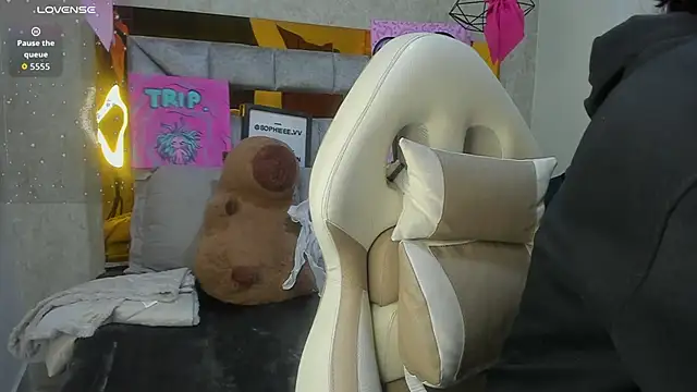 Snapshot of sophiievv chatting on November 23, 2025, 8:08 pm sophiievv online show from November 23, 2025, 8:08 pm