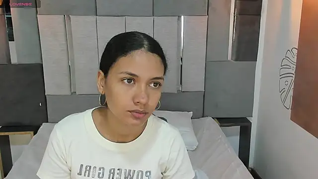 VictoriaDuart online show from February 8, 2026, 7:55 pm