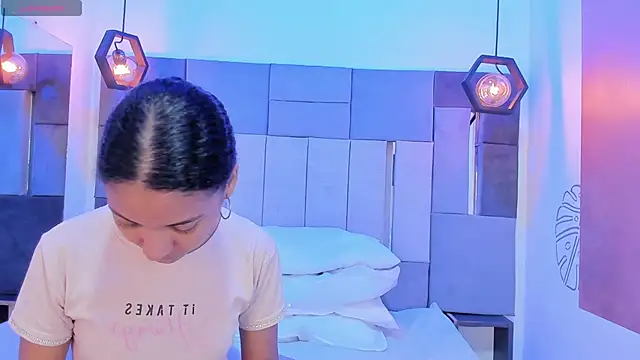 VictoriaDuart online show from February 2, 2026, 8:08 pm