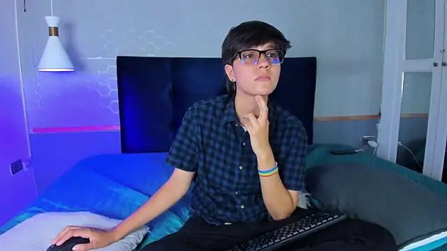 Tsuki Maru online show from September 18, 2025, 8:34 pm