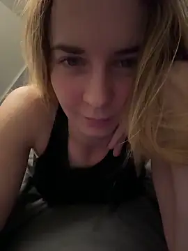 ellieen online show from November 15, 2025, 11:31 pm