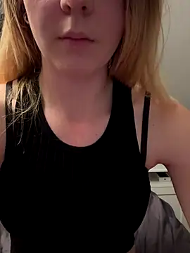 Snapshot of ellieen chatting on October 18, 2025, 9:39 pm ellieen online show from October 18, 2025, 9:39 pm