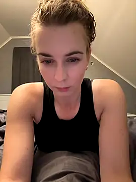 Snapshot of ellieen chatting on October 13, 2025, 9:59 pm ellieen online show from October 13, 2025, 9:59 pm