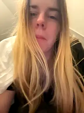 ellieen online show from November 19, 2025, 10:21 pm