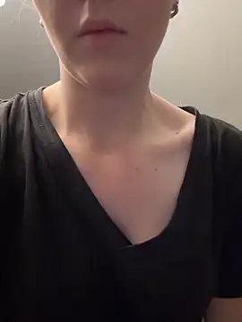 Snapshot of ellieen chatting on October 19, 2025, 9:17 pm ellieen online show from October 19, 2025, 9:17 pm