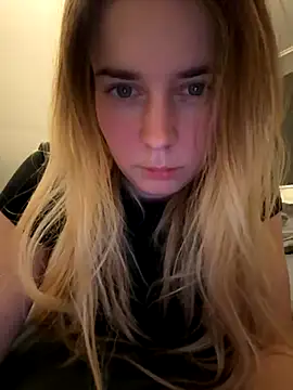 ellieen online show from November 22, 2025, 11:14 pm