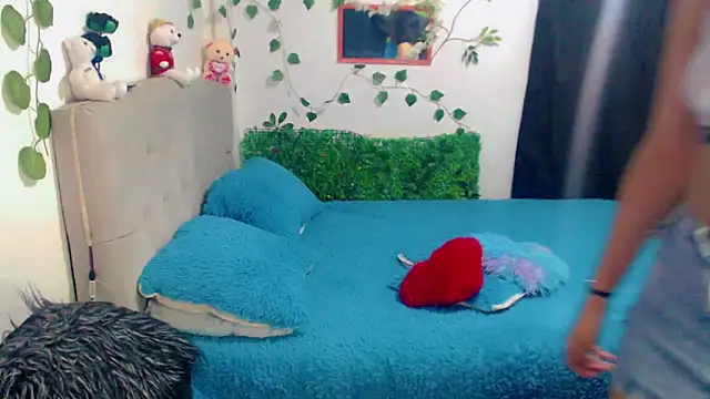 Snapshot of Chiara_latina chatting on October 7, 2025, 11:17 pm Chiara latina online show from October 7, 2025, 11:17 pm