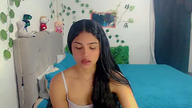 Snapshot of Chiara_latina chatting on October 6, 2025, 9:59 pm Chiara latina online show from October 6, 2025, 9:59 pm