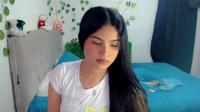 Snapshot of Chiara_latina chatting on September 18, 2025, 12:57 am Chiara latina online show from September 18, 2025, 12:57 am