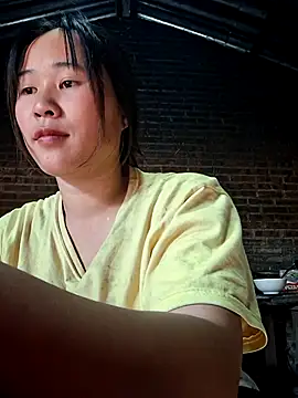 Snapshot of ALIENHR38 chatting on October 18, 2025, 12:45 am ALIENHR38 online show from October 18, 2025, 12:45 am