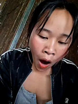 Snapshot of ALIENHR38 chatting on November 8, 2025, 12:25 am ALIENHR38 online show from November 8, 2025, 12:25 am